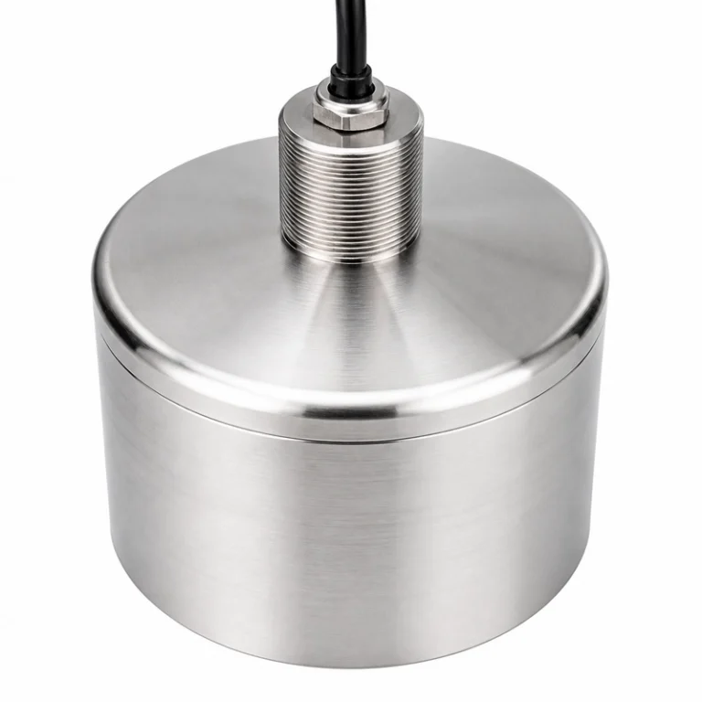 Transductor ultrasónico de caudal BBFM-Q28K con cuerpo cilíndrico ancho, conexión roscada superior y salida vertical de cable