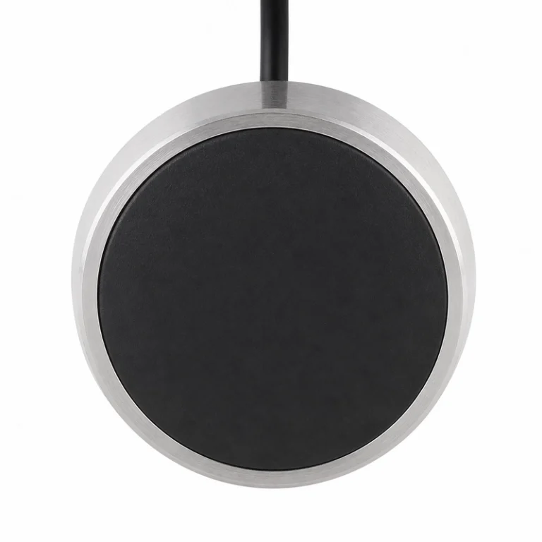 Transductor Doppler BBUA-ADCP con borde circular metálico, cara acústica negra y cable superior